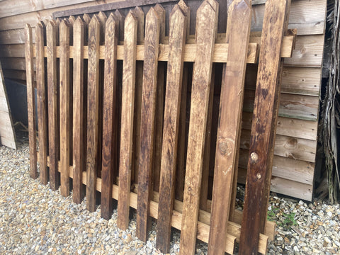 6ft x 4ft Pointed picket fence