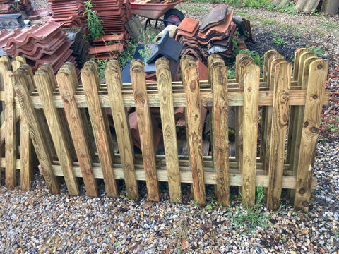 6ft x 3ft Round top picket fence